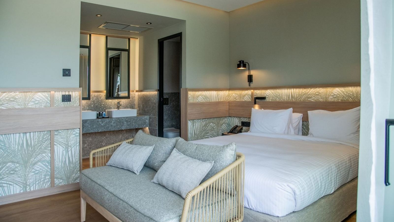 rooms-classic-double-room-garden-view-with-pool-access