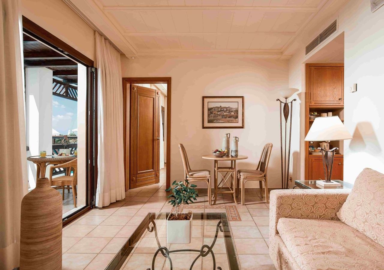 rooms-suite-sharing-pool