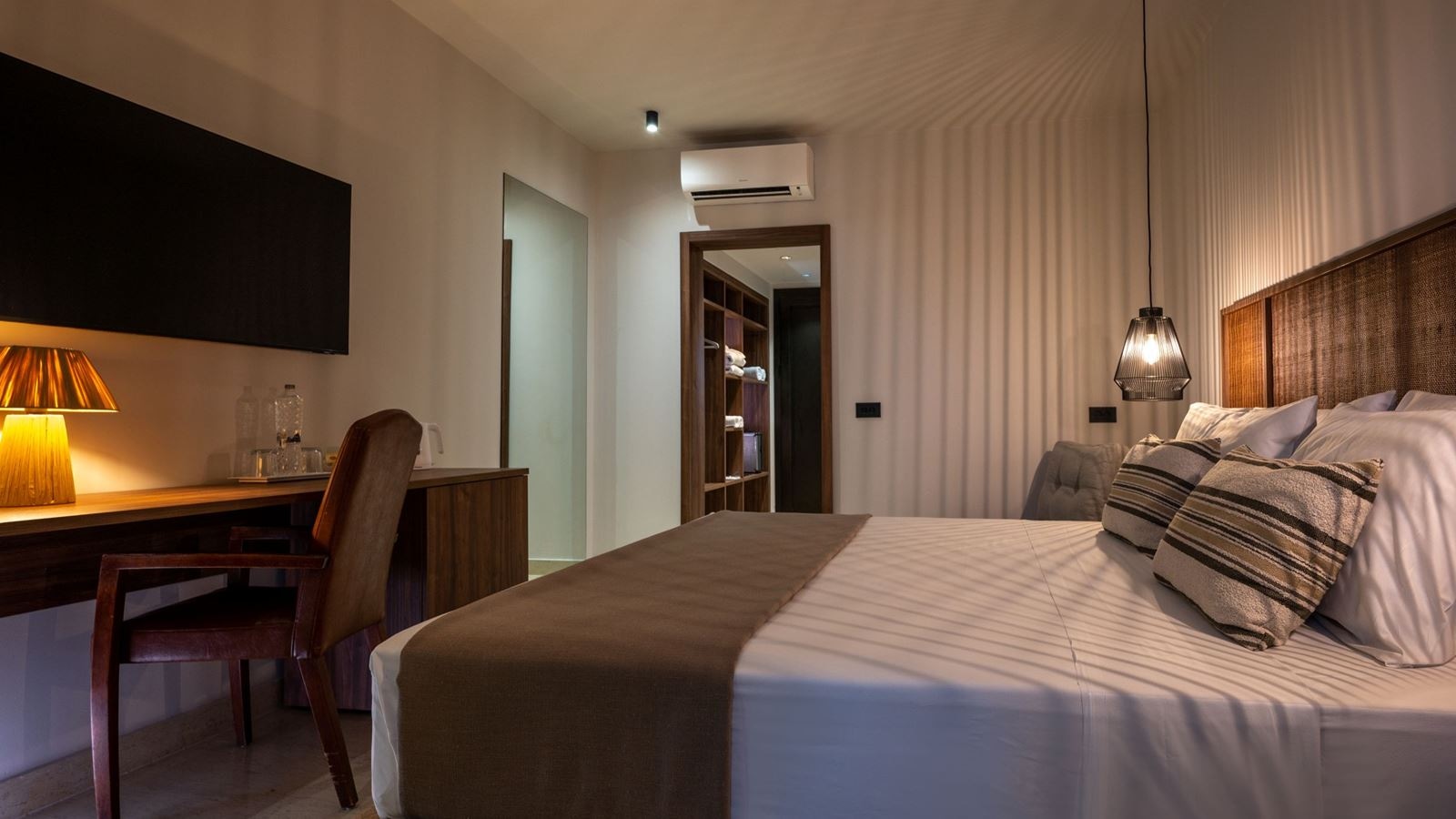 rooms-room-standard-double-land-view