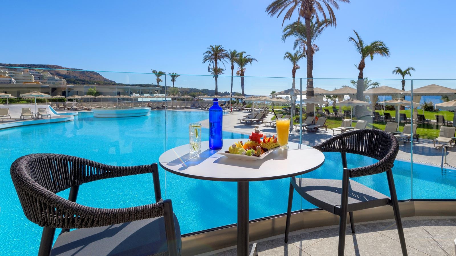 restaurants-oasis-pool-bar