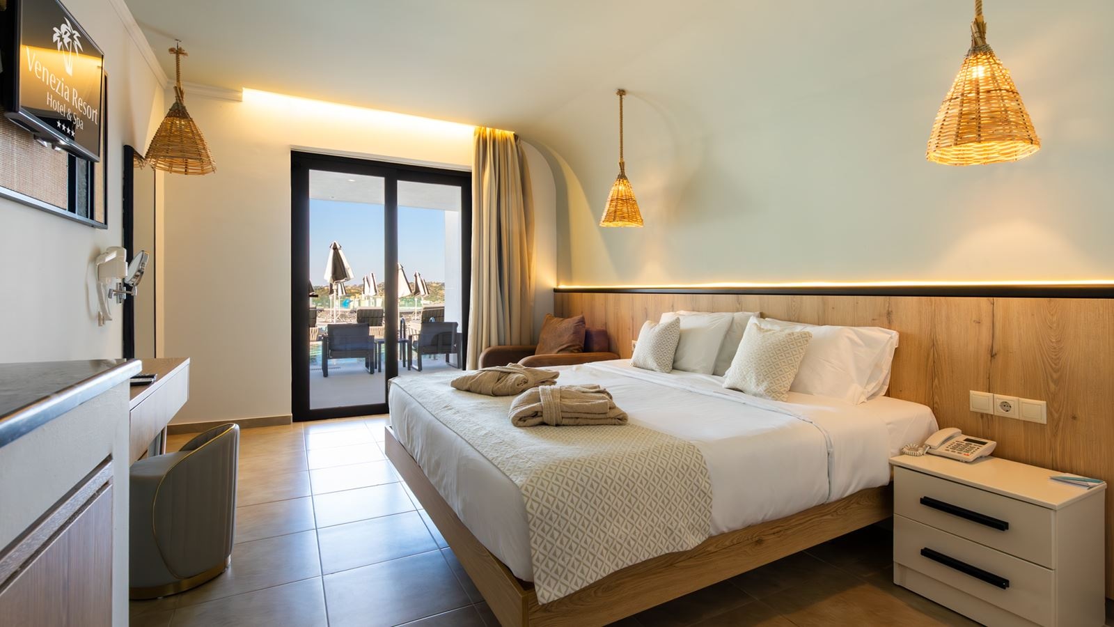 rooms-deluxe-room-private-pool