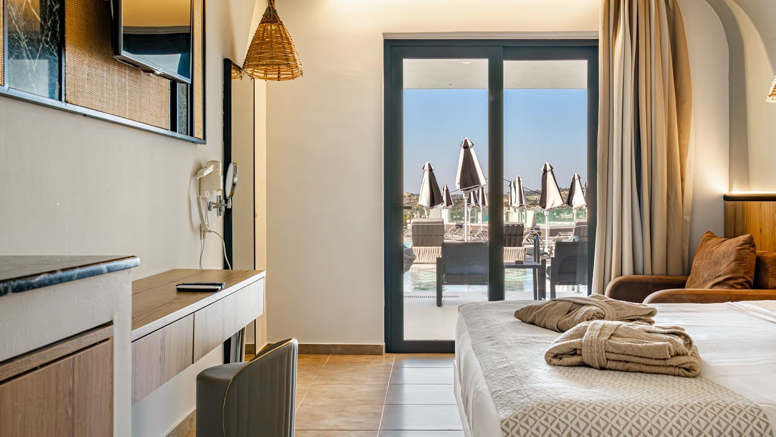 rooms-deluxe-room-private-pool