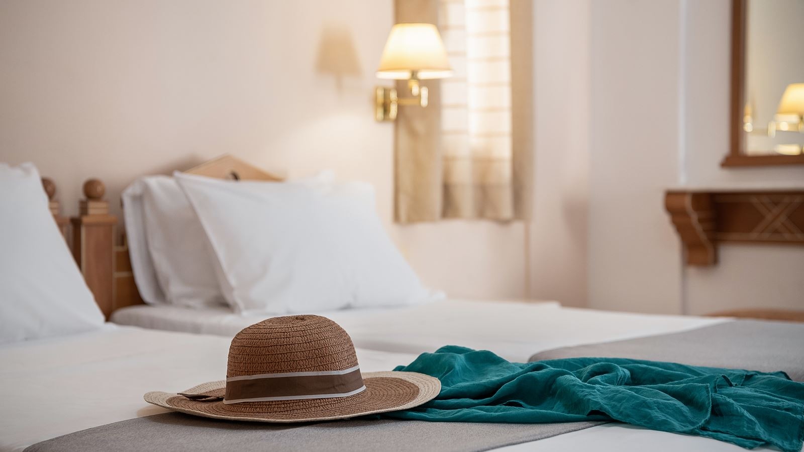 rooms-family-room-separate-bedrooms