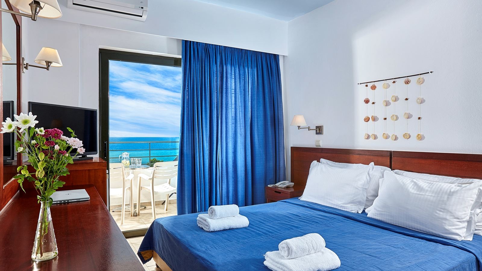 rooms-double-pool-or-sea-view