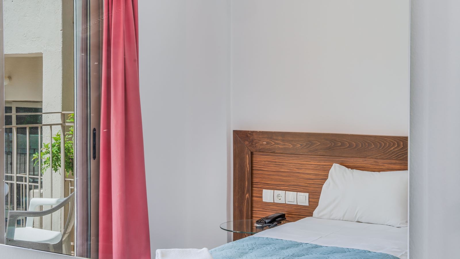 rooms-standard-twin-double-room-balcony-or-terrace