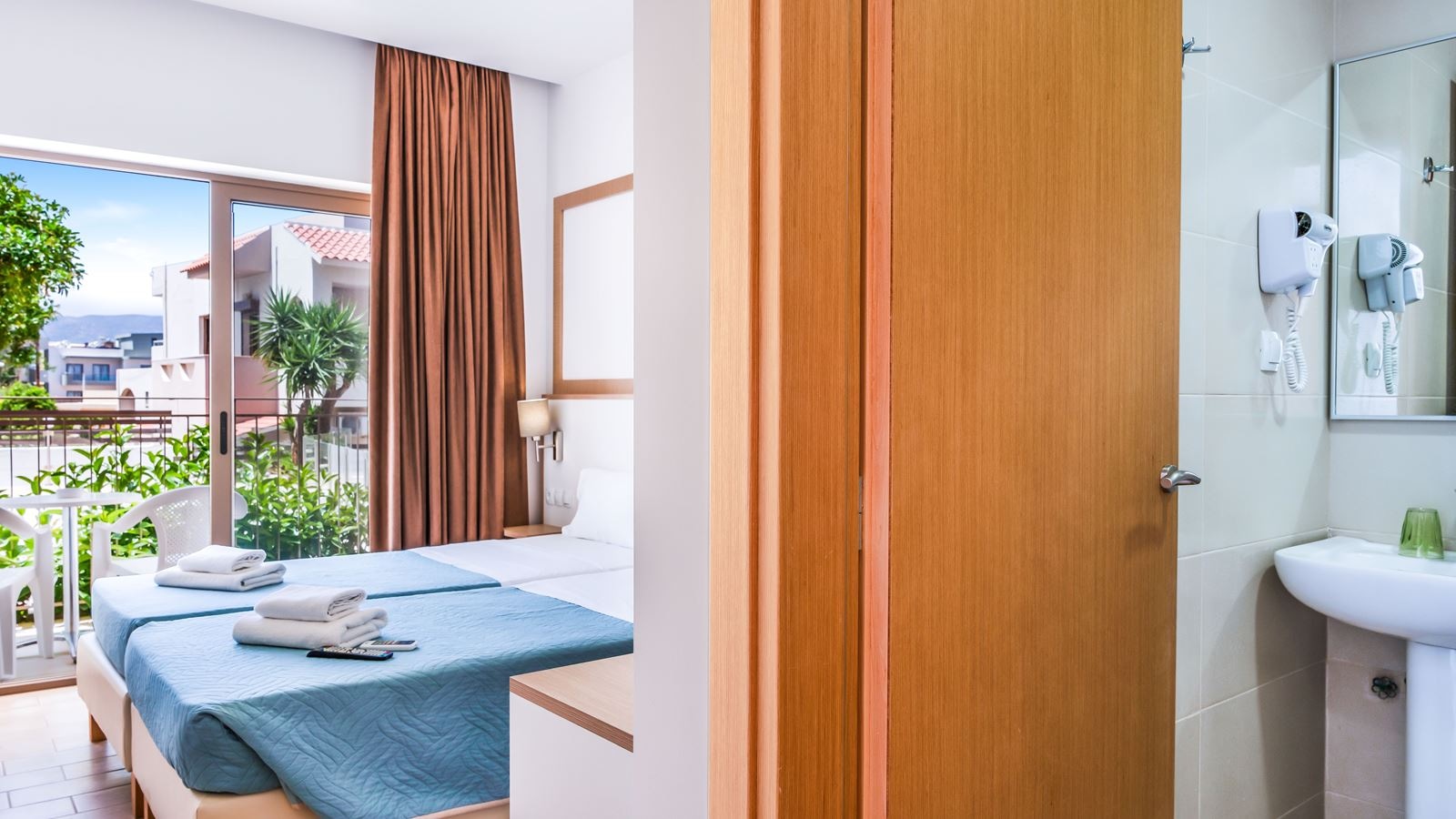 rooms-room-superior-twin-double-balcony-or-terrace