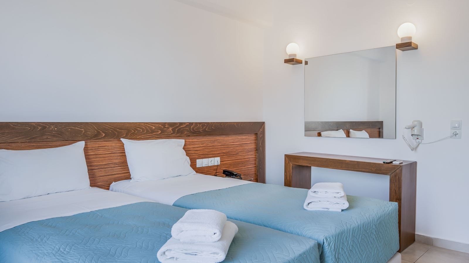 rooms-standard-triple-balcony-or-terrace