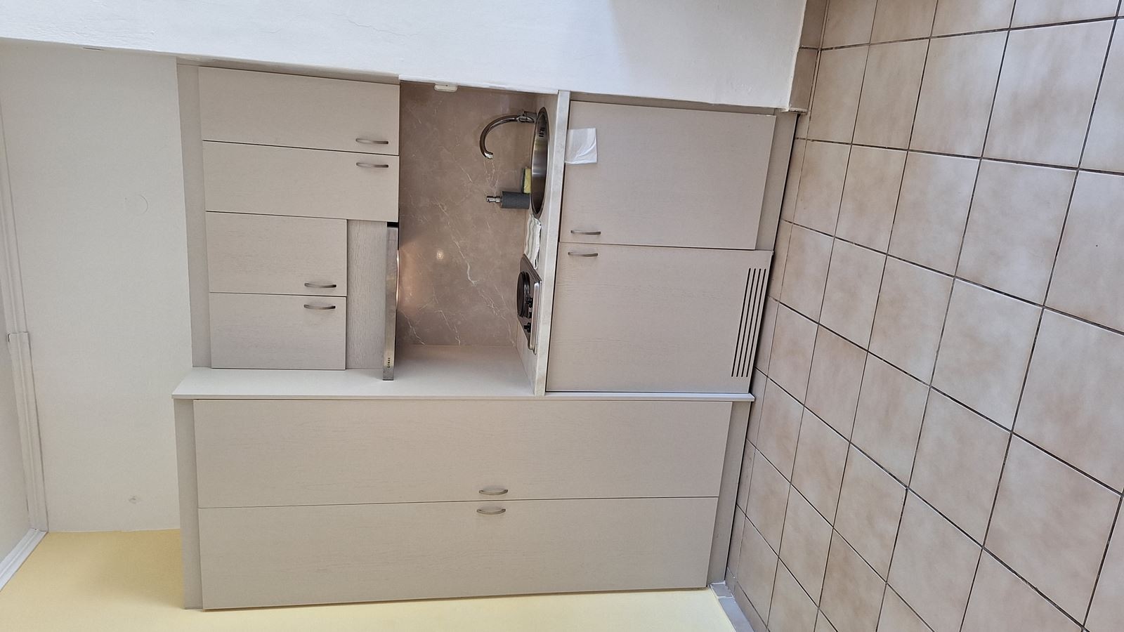 rooms-studio-with-pool-view