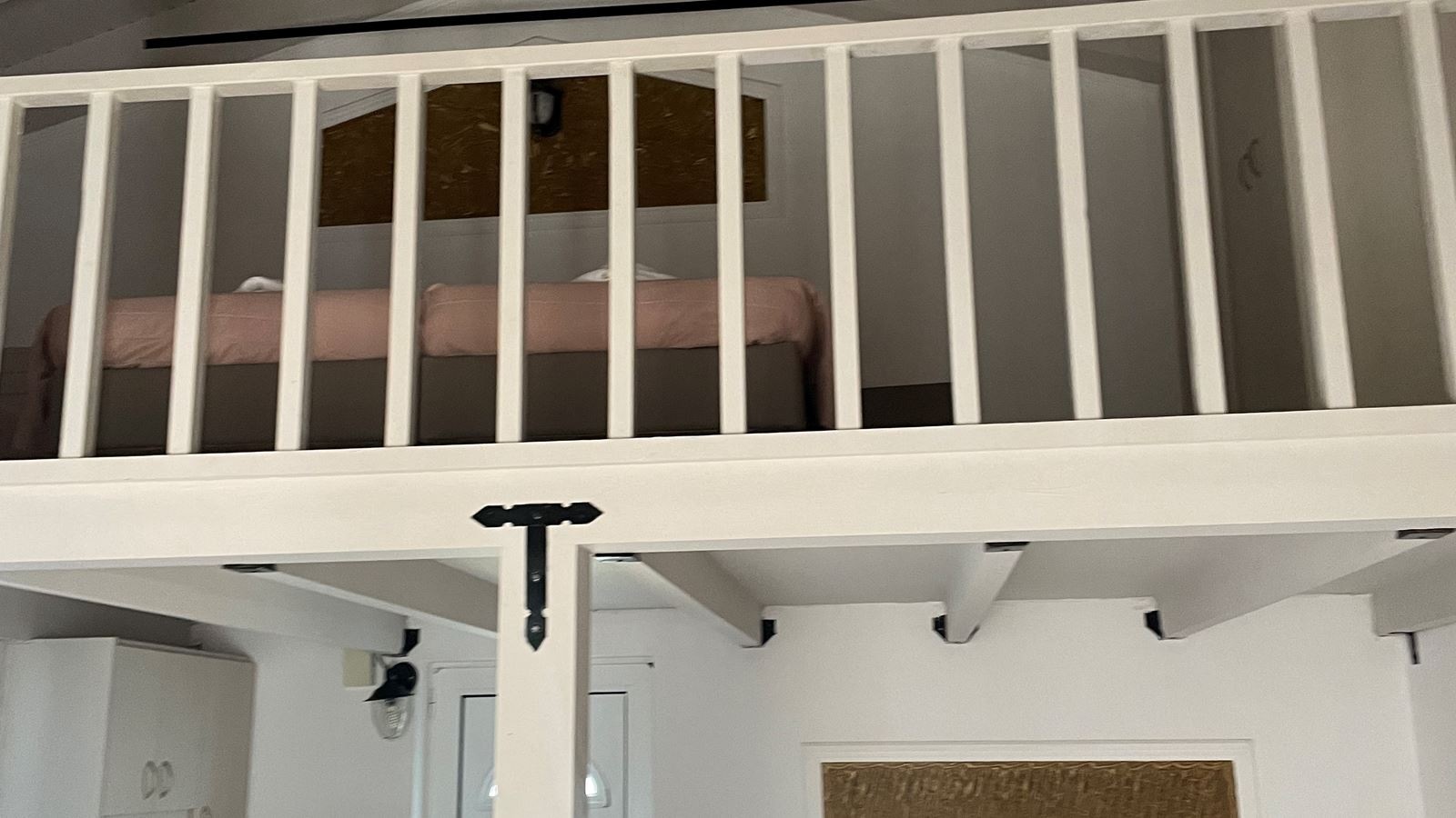 rooms-apartment-split-level-with-pool-view