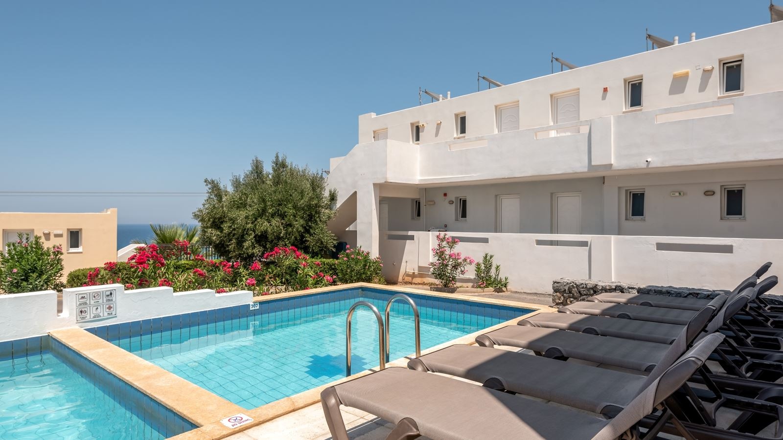 rooms-villa-private-pool