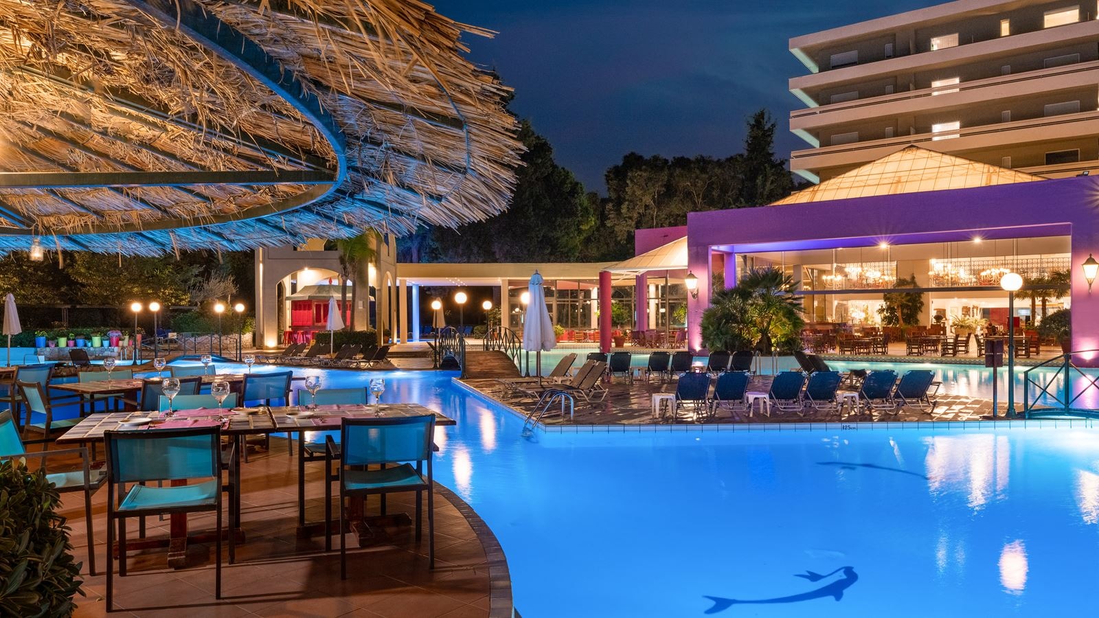 restaurants-maistros-all-day-pool-restaurant