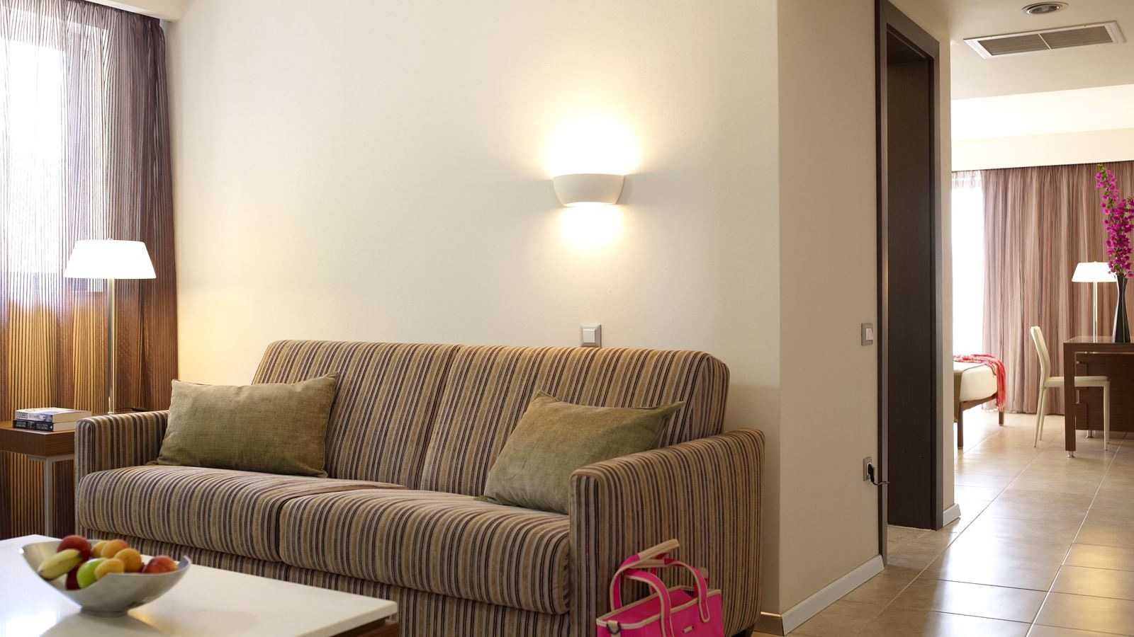 rooms-suite-sea-view-1-broom-with-balcony