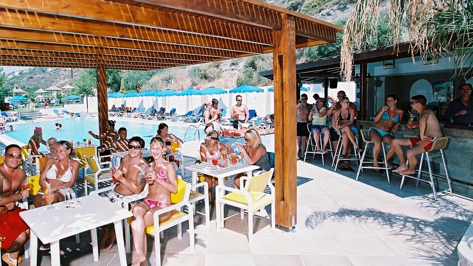 restaurants-pool-bar