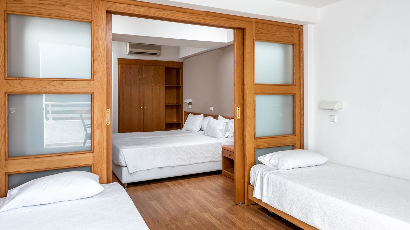 rooms-family-1bedroom-landview