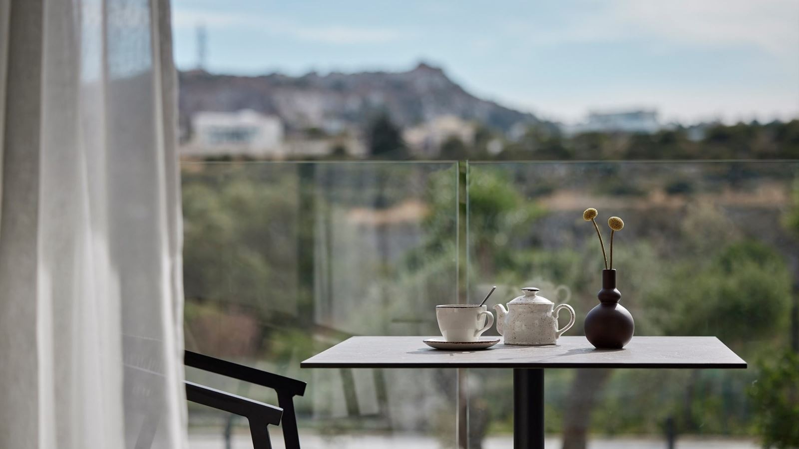 rooms-junior-suite-pool-view