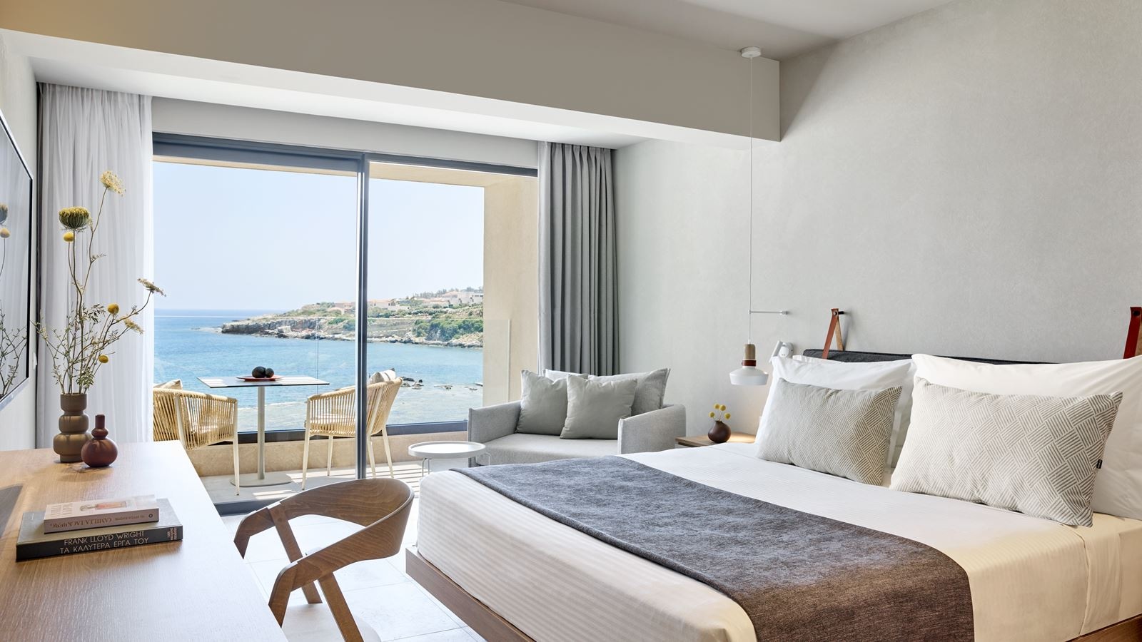 rooms-deluxe-room-seaview