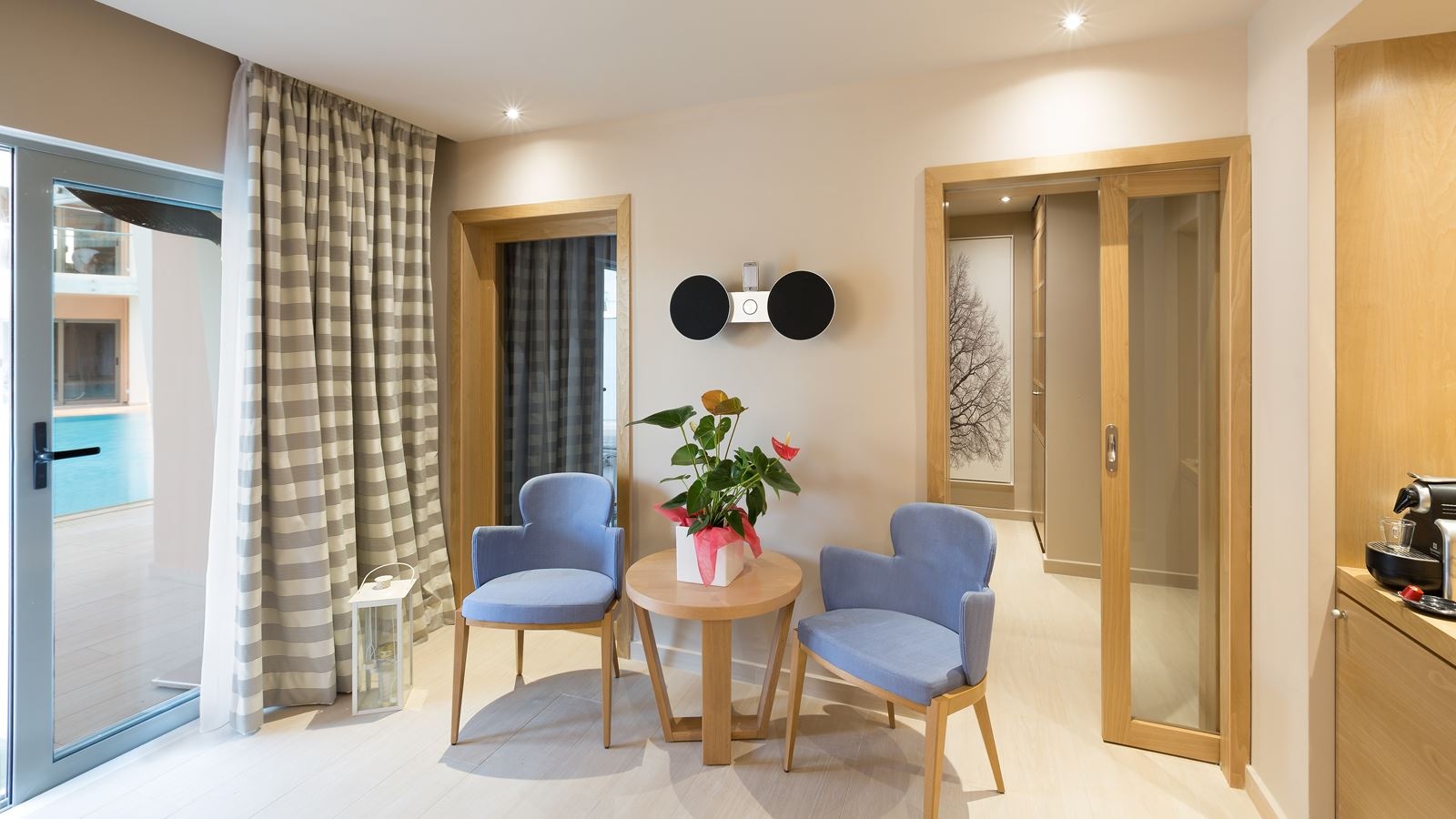 rooms-pool-suite-with-terrace