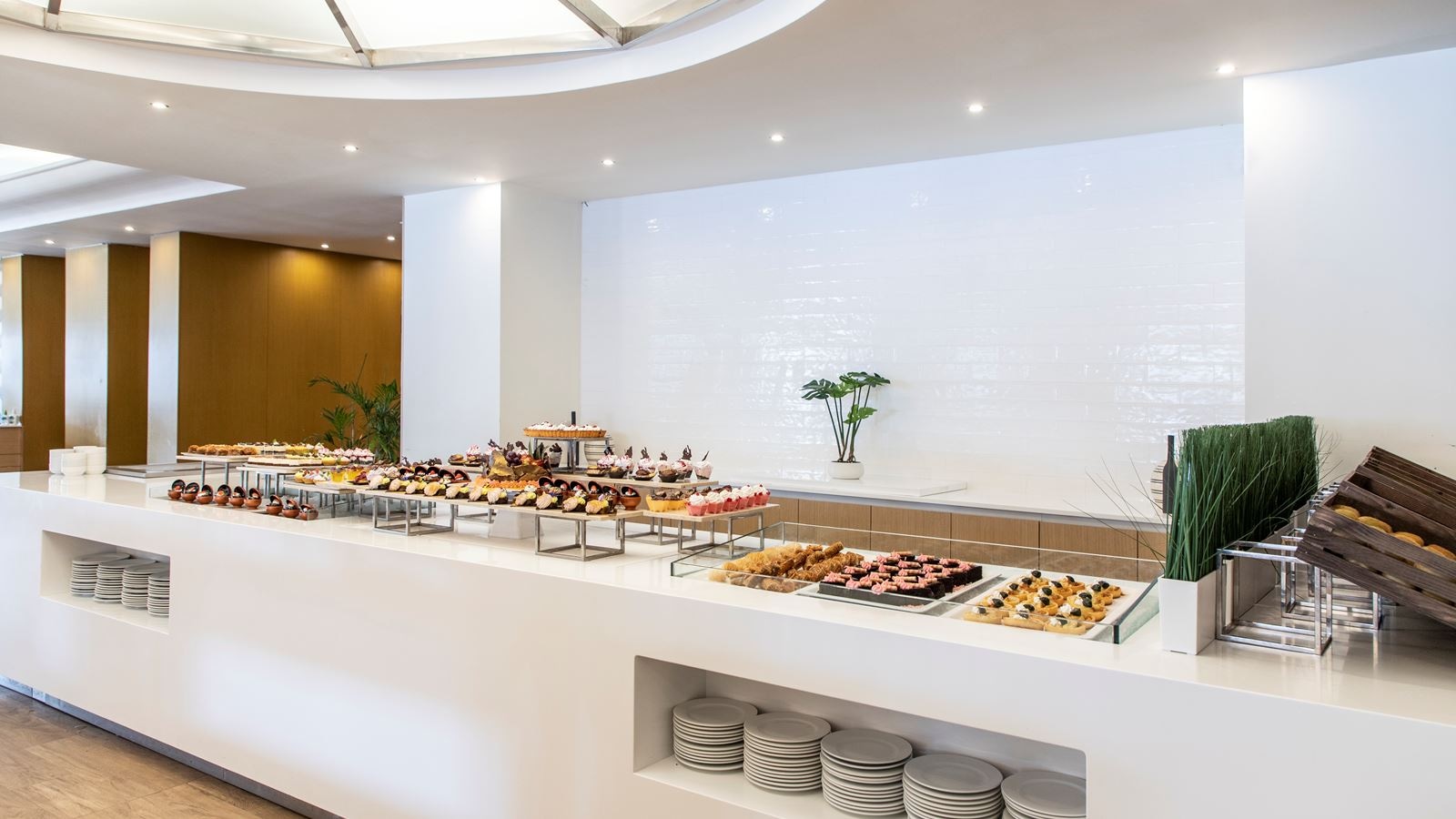 restaurants-flavours-of-eden-main-buffet-restaurant