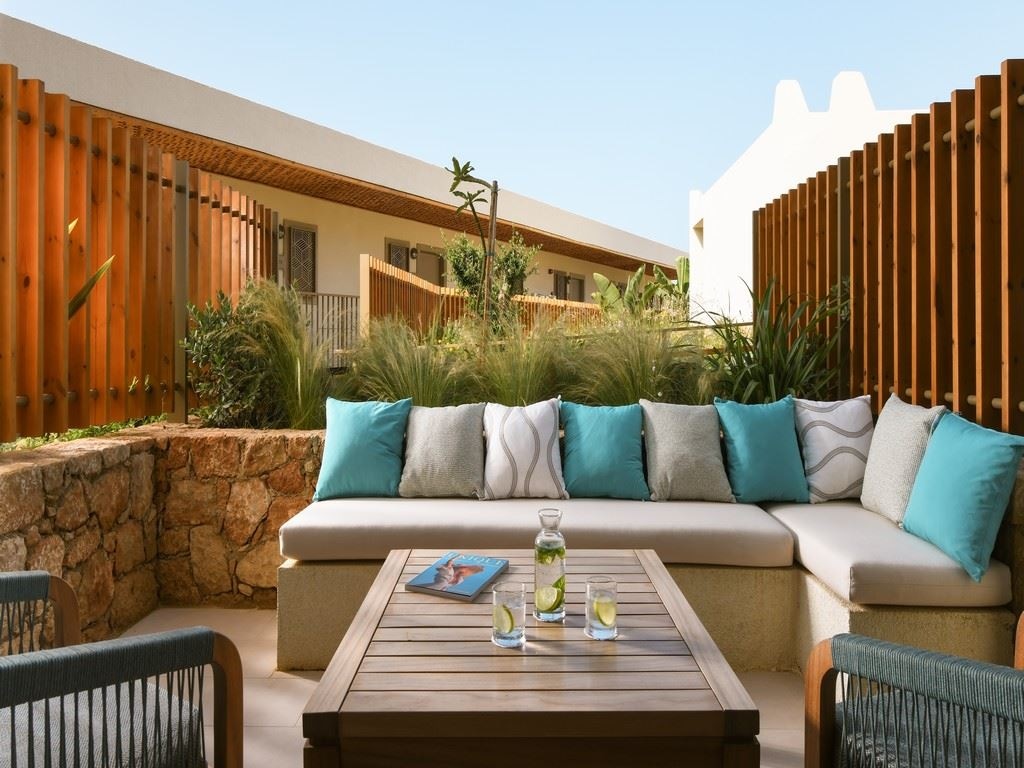 rooms-family-suite-private-courtyard