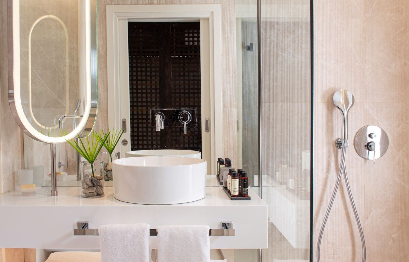 rooms-superior-double-swim-up-sharing-pool-sea-front