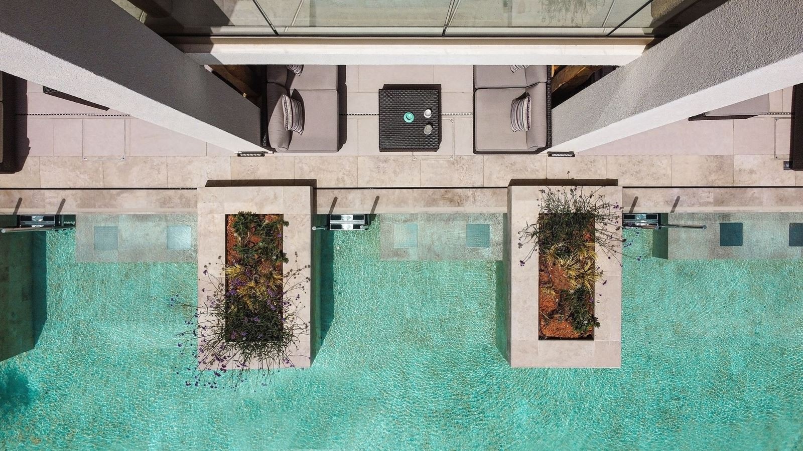 rooms-family-two-bedroom-suite-swim-up-sharing-pool