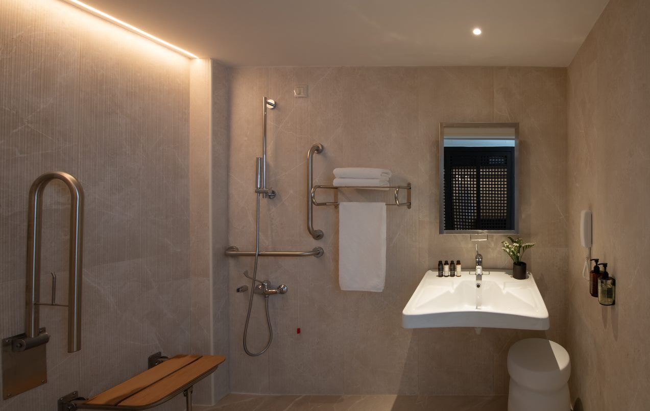 rooms-superior-double-sea-view-customized-for-mobility-needs