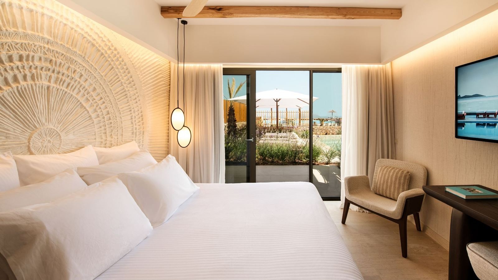 rooms-suite-swim-up-private-pool