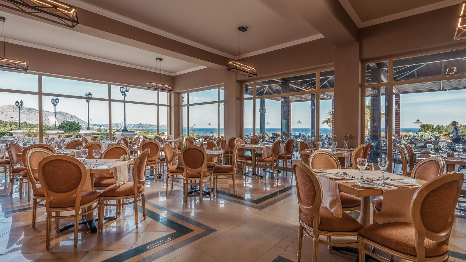 restaurants-belverde-main-restaurant