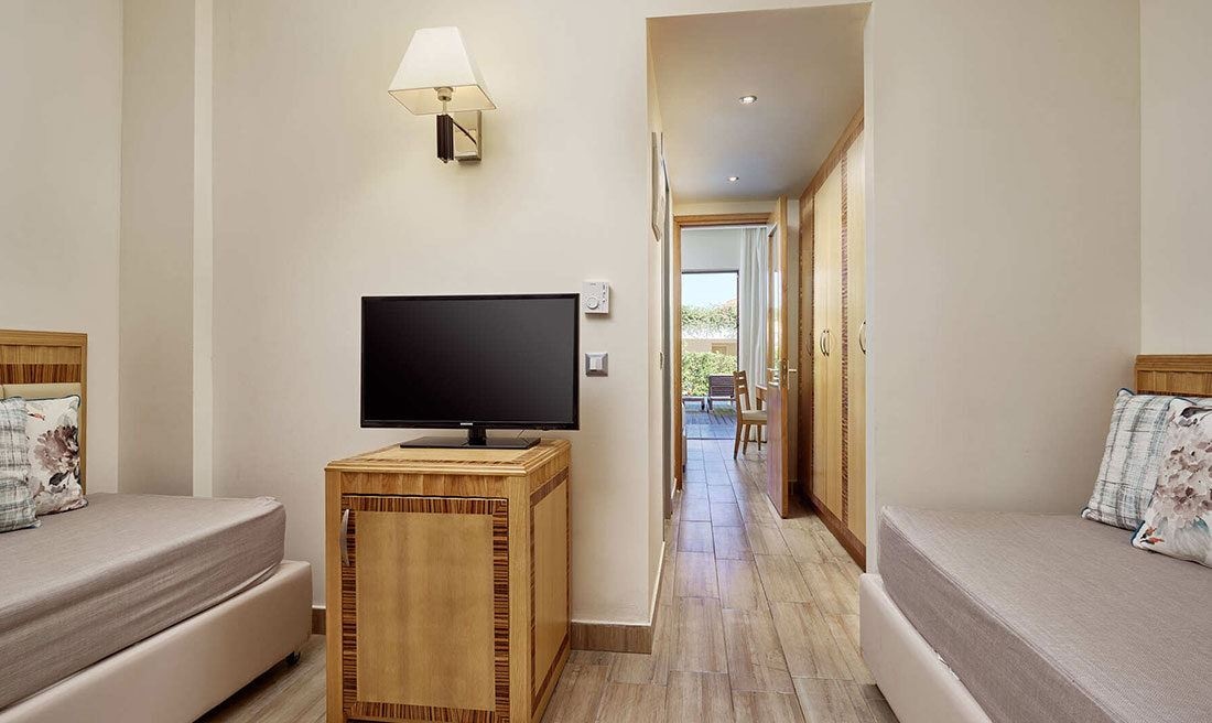 rooms-family-suite-private-pool-gv