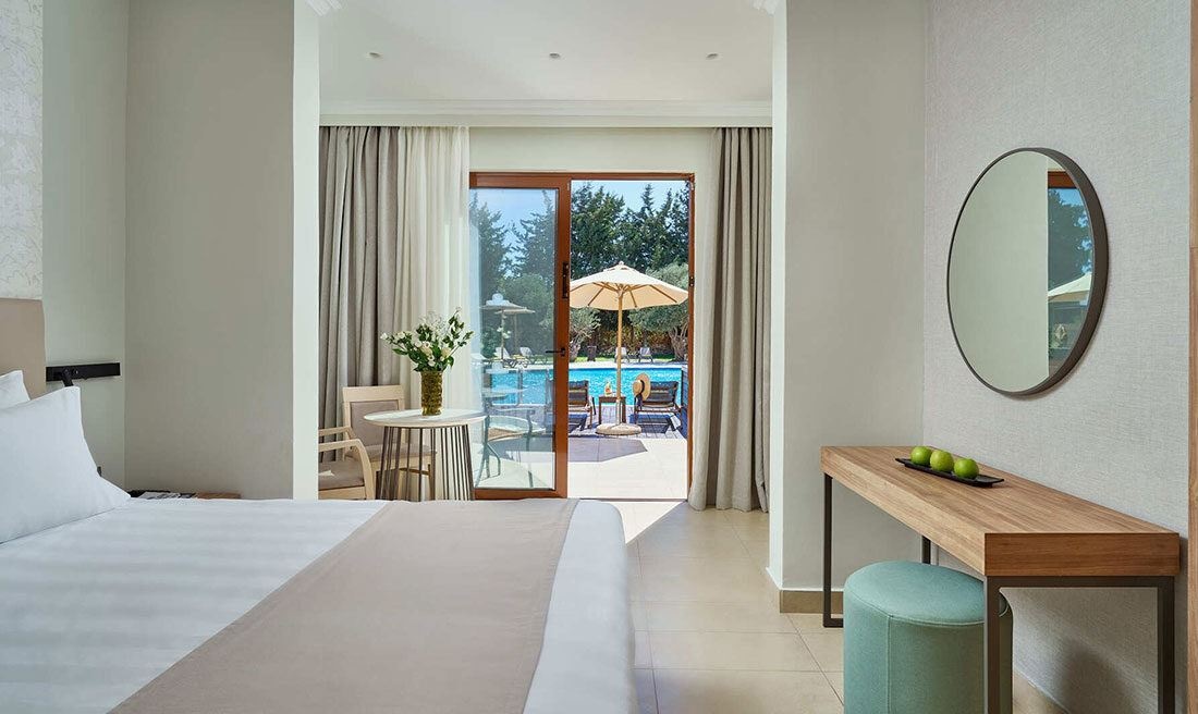 rooms-suite-sharing-pool-jacuzzi-gv