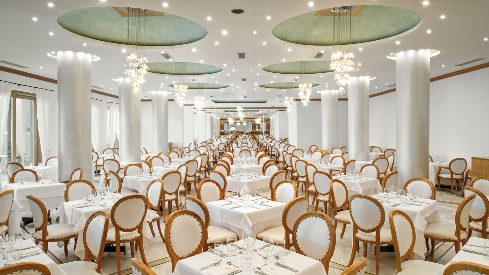 restaurants-main-restaurant