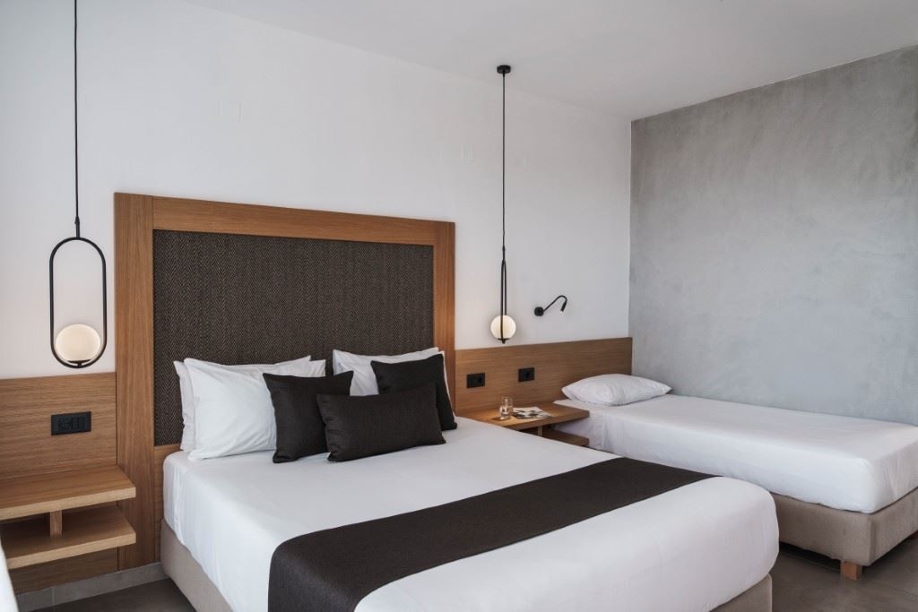 rooms-double-room-balcony-or-terrace