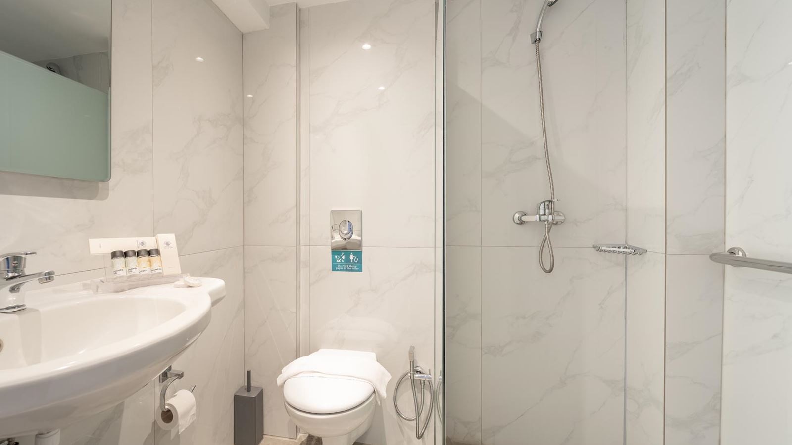 rooms-room-cityview-balcony-or-terrace