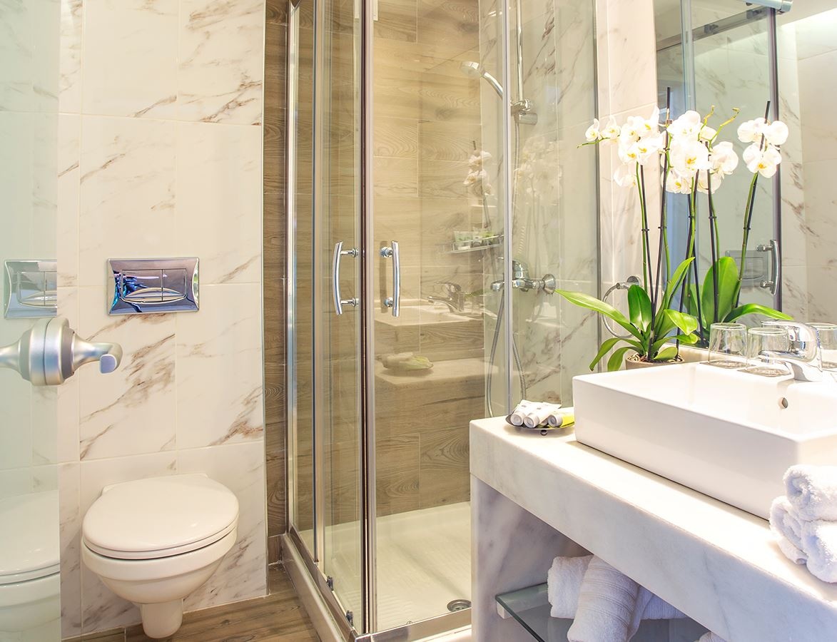 rooms-superior-room-city-view-balcony