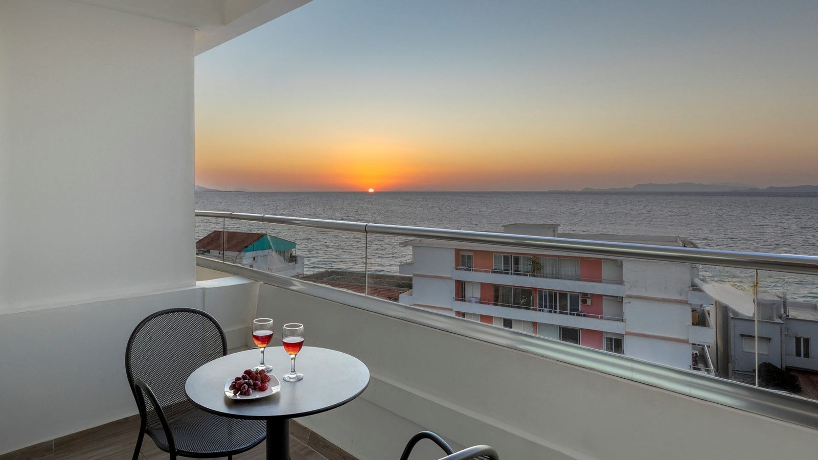 rooms-privilege-room-sea-view-balcony