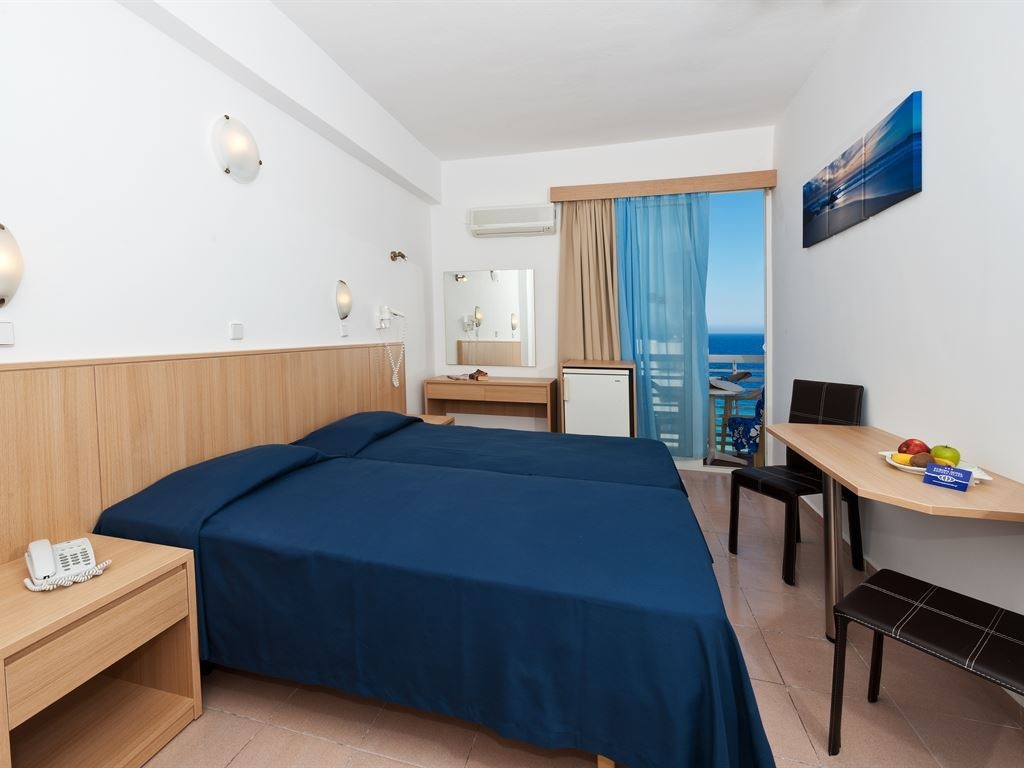 rooms-single-room-with-balcony