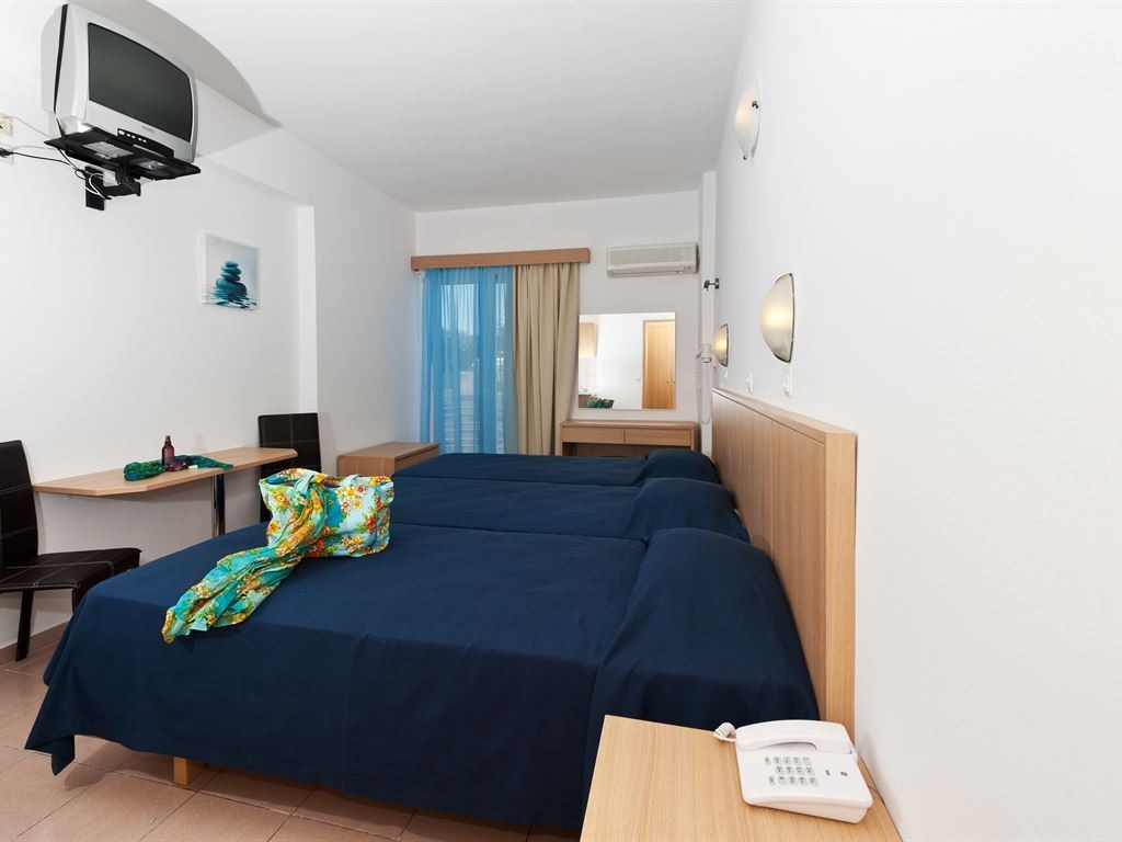 rooms-triple-room-with-balcony