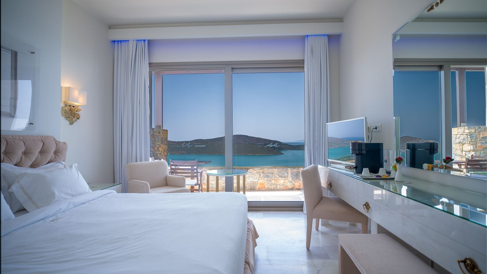 rooms-deluxe-room-sea-view