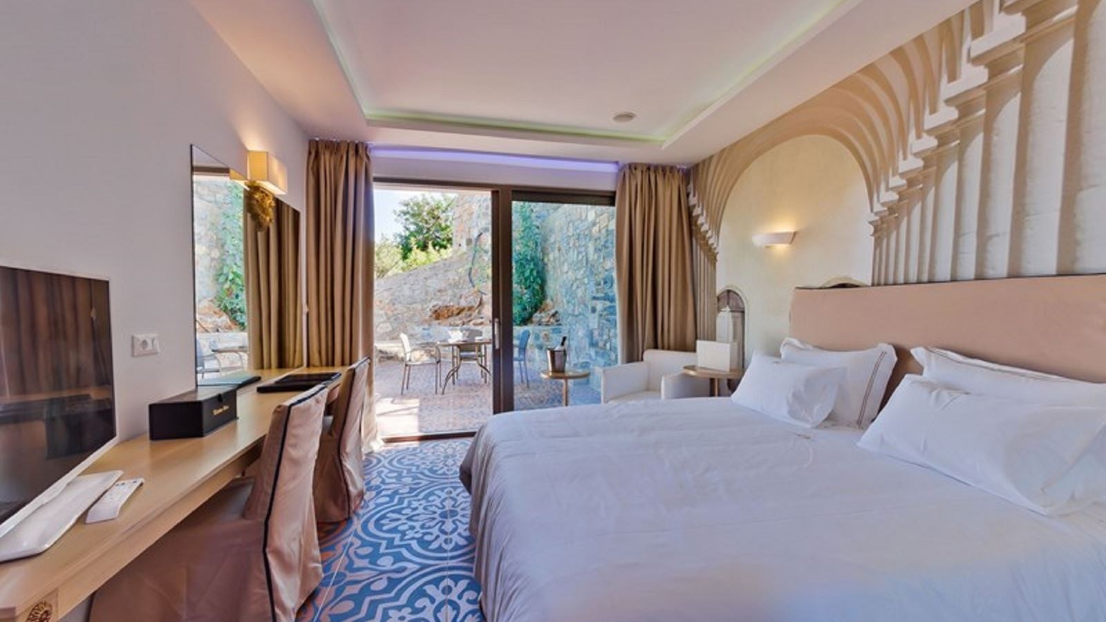 rooms-deluxe-room-sea-view