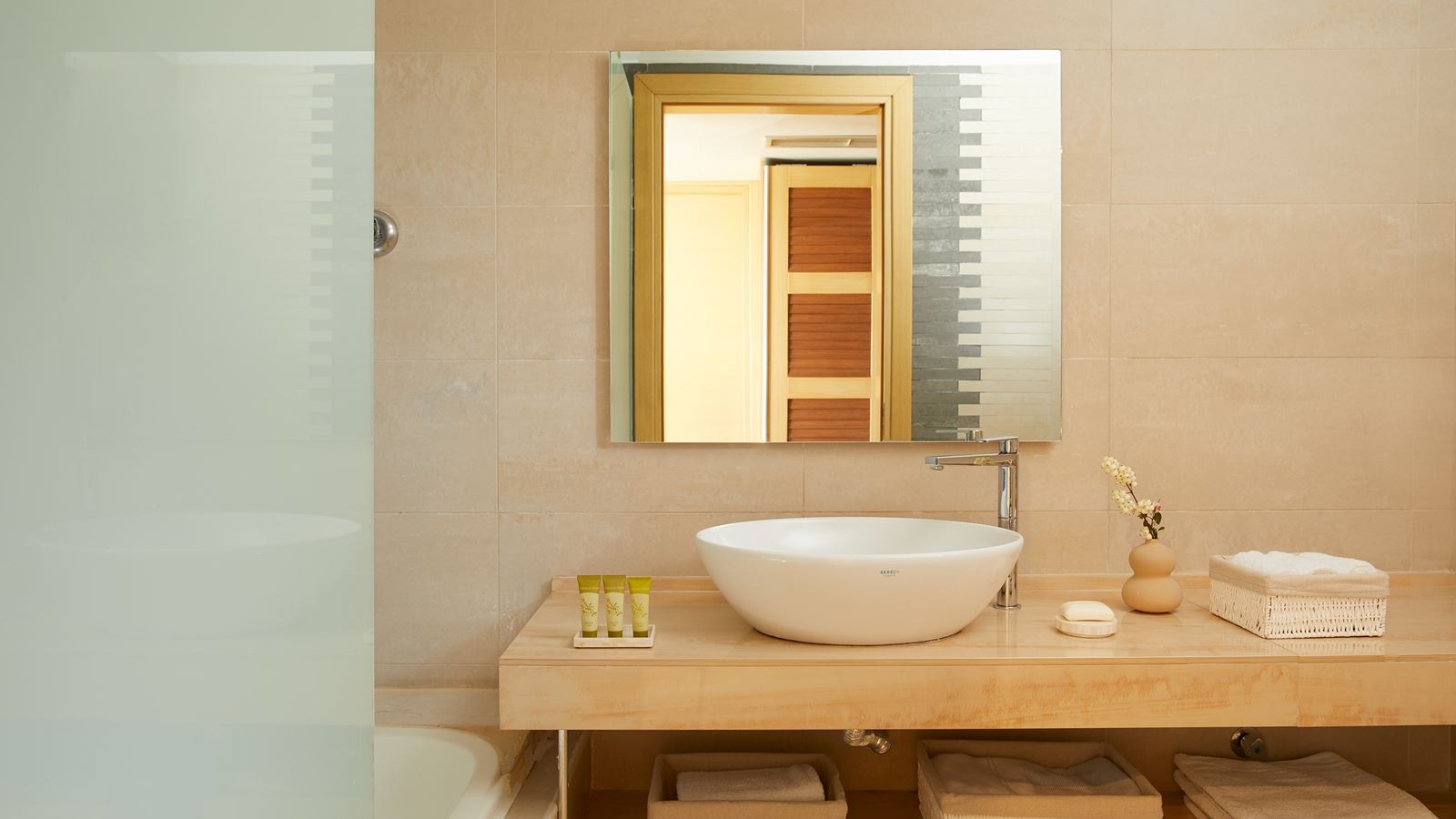 rooms-family-suite-garden-view