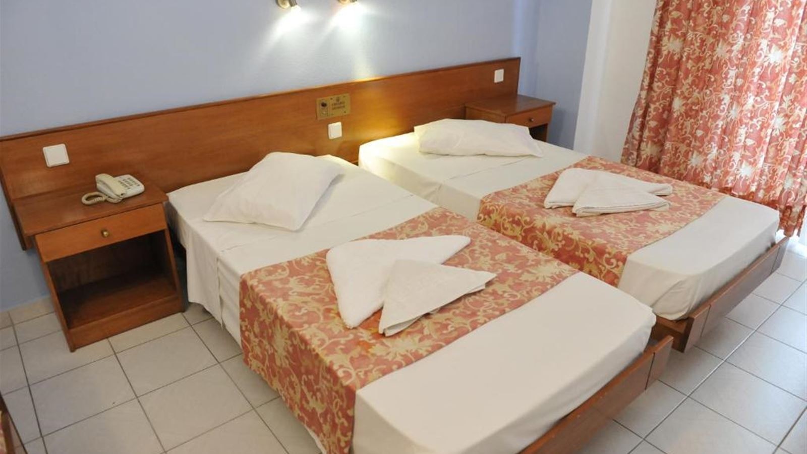 rooms-apartment-1-bedroom-balcony-or-terrace