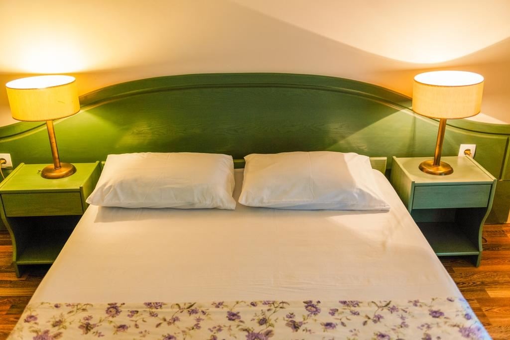 rooms-superior-room