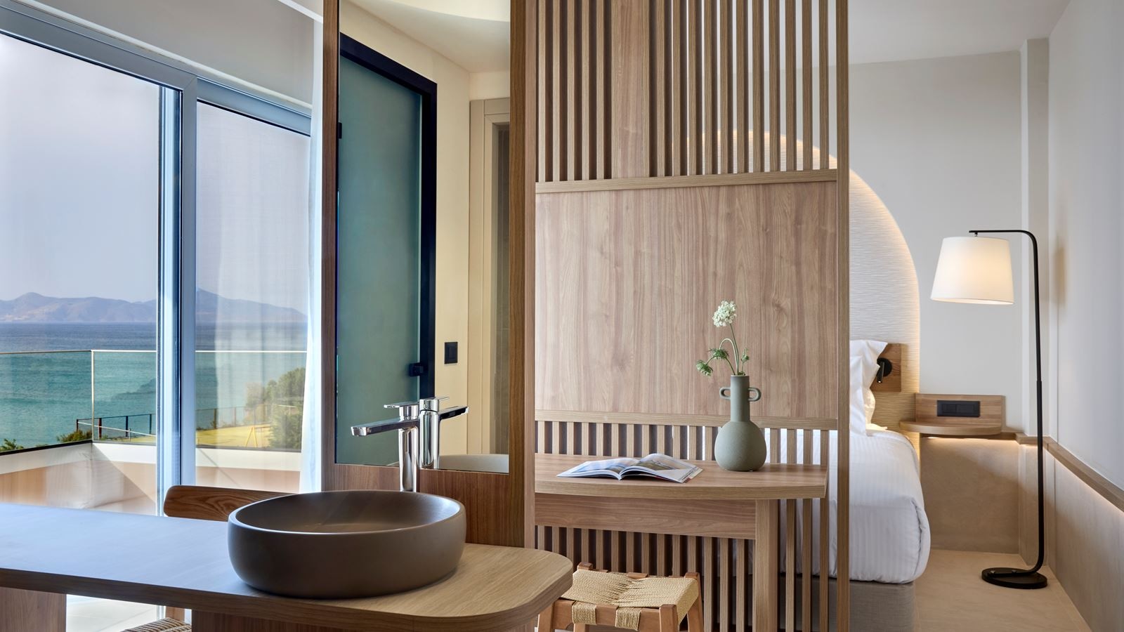 rooms-room-deluxe-seaview-balcony-or-terrace