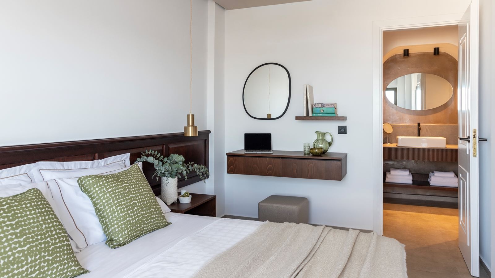 rooms-room-family-1-bedroom-with-living-room