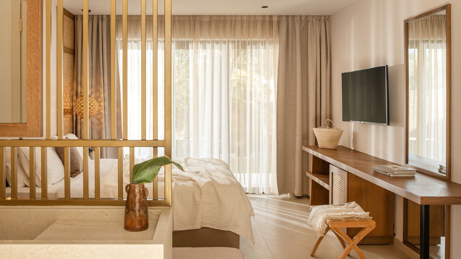 rooms-suite-classic-swimup