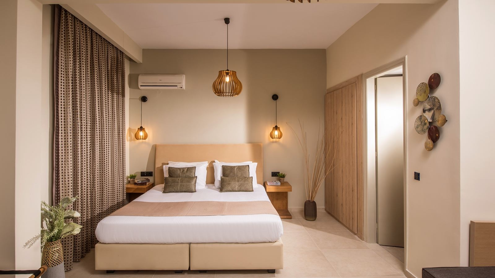 rooms-executive-open-air-jacuzzi-balcony