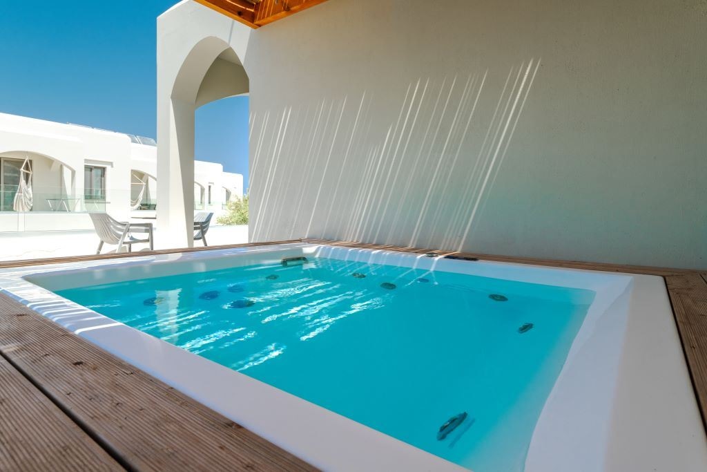 rooms-executive-open-air-jacuzzi-balcony