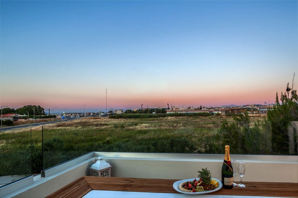 rooms-executive-open-air-jacuzzi-balcony