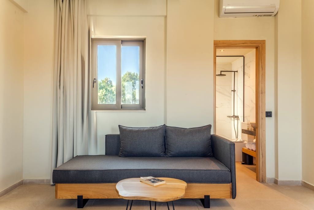 rooms-executive-open-air-jacuzzi-balcony