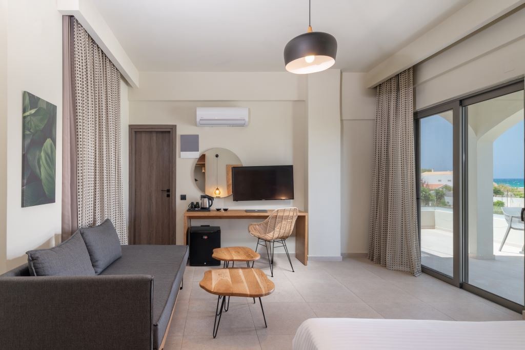 rooms-executive-open-air-jacuzzi-balcony